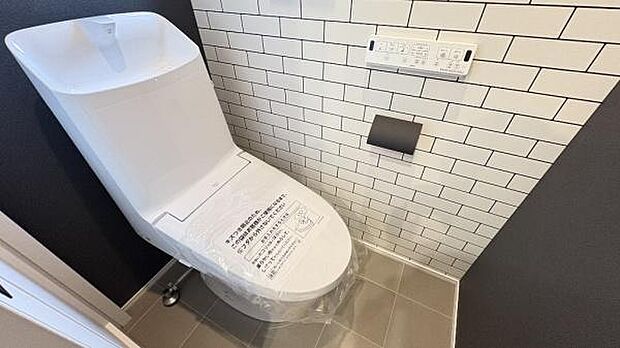 《トイレ》　■清潔感のある落ち着いたトイレ。