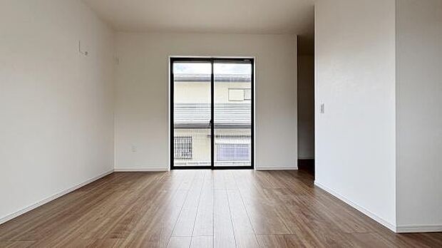 《寝室》 ■心地よい眠りへといざなうしっとりと落ち着いた雰囲気の寝室。収納豊富で寝室をいつもすっきりさせてくれます。