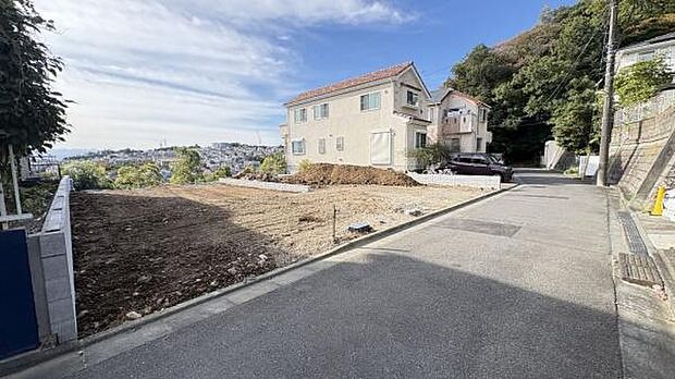 《現地》　■安心して暮らせそうな住環境です。