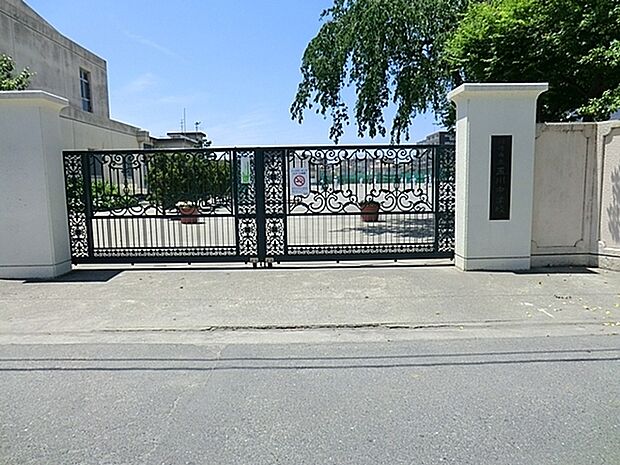 川崎市立玉川中学校まで704m