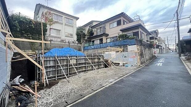 《外観》　■一戸建ての多いエリア、静かで落ち着いた雰囲気。シンプルで美しいフォルム空気までクリーンになるような佇まい。心地よいライフスタイルが実現できるそんな予感。