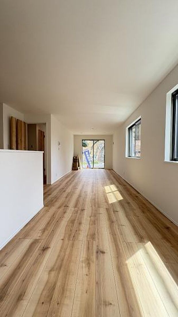 《リビングダイニング》 ■上質な時間を育む暮らしのメインステージ。寛ぎとご家族とのコミュニケーションを育む居心地のよい場所。