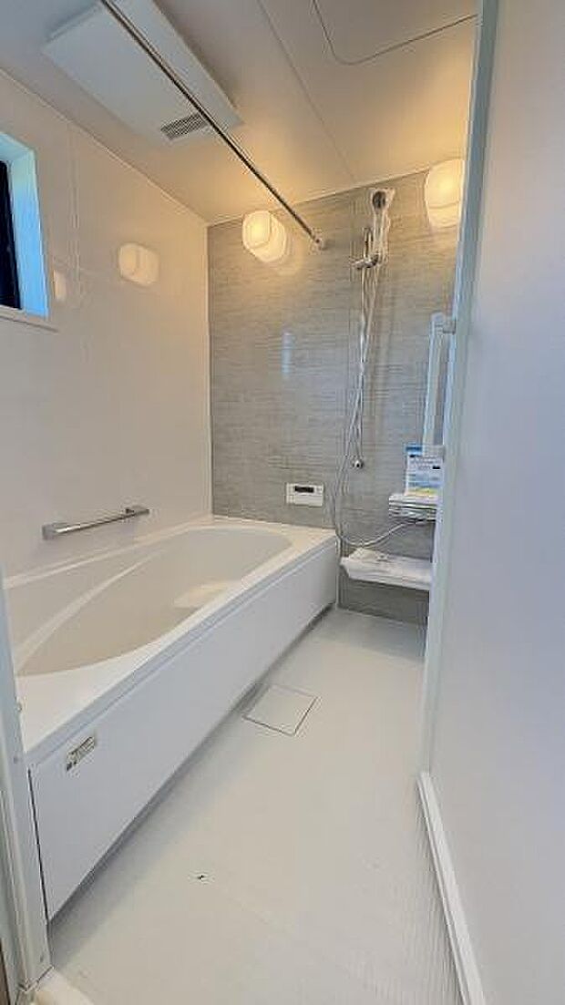 《浴室》　■ゆったりくつろげる癒しのバスルーム。