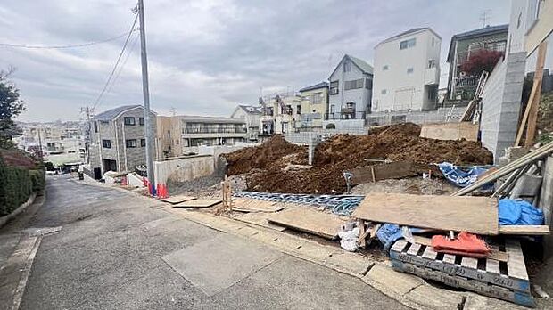 《現地》　■青い空と白い雲、気分が晴れる場所がここにあります。