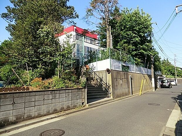 ひまわり愛児園まで667m、キリスト教保育。情緒の安定に配慮し心身の調和的な発達を図るとともに健康で安全な日常生活に必要な習慣や態度を養います。