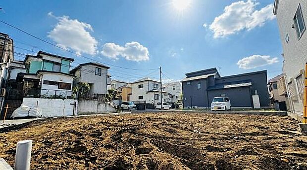 《現地》　■さわやかな風が渡りたっぷり陽光がふりそそぐ立地。