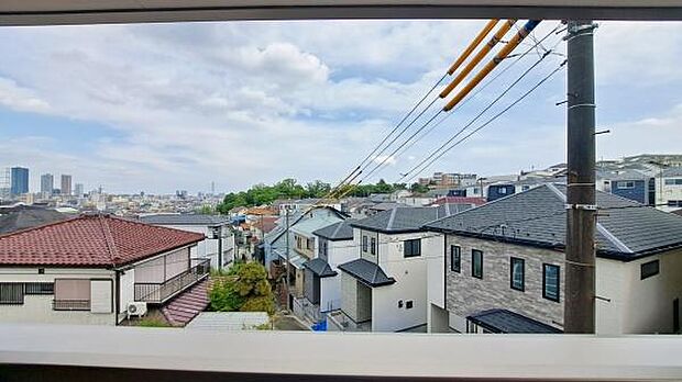 《眺望》　■「空」×「光」×「風」。開放感を具現化したような現地は、まさに「永住の地」としての選択肢です。