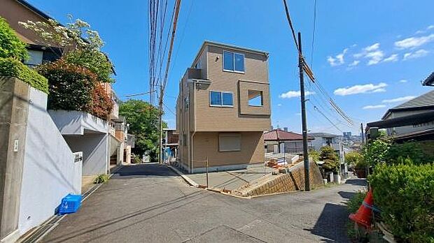 《現地》　■青い空と白い雲、気分が晴れる場所がここにあります。