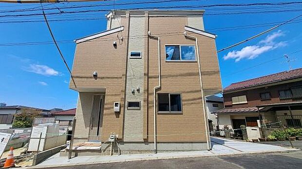 《現地》　■さわやかな風が渡りたっぷり陽光がふりそそぐ立地。