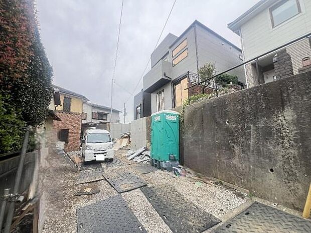 《前面道路》　■落ち着いた住環境です。