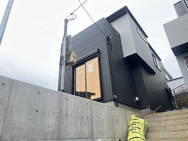 《現地》　青い空と白い雲、気分が晴れる場所がここにあります。