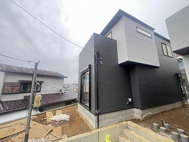 《現地》　■さわやかな風が渡りたっぷり陽光がふりそそぐ立地。