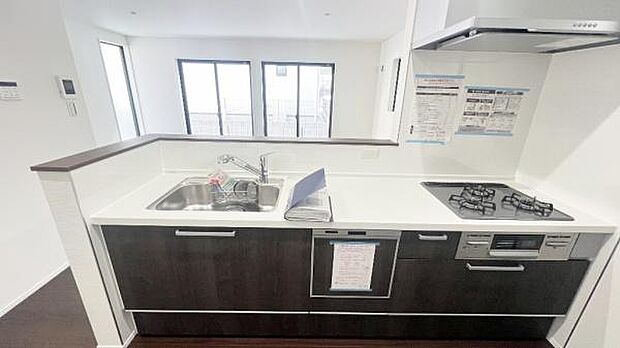 《システムキッチン》 ■会話を楽しみながら食事を味わう。一緒にいる時間が楽しい空間。