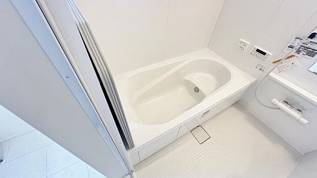 《浴室 》 ■高級感のあるバスルームは一日の疲れを癒す居心地の良い空間です。