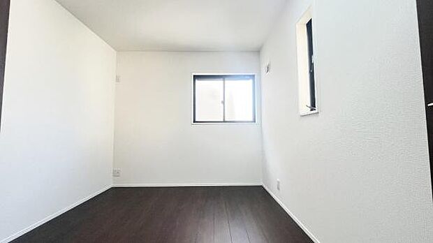 《洋室》 ■明るくスタイリッシュな空間になっています。