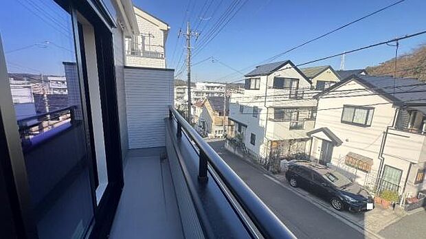 《眺望》 ■目の前には気持ちの良い青空が広がります。開放的で開けた空間が望めます。