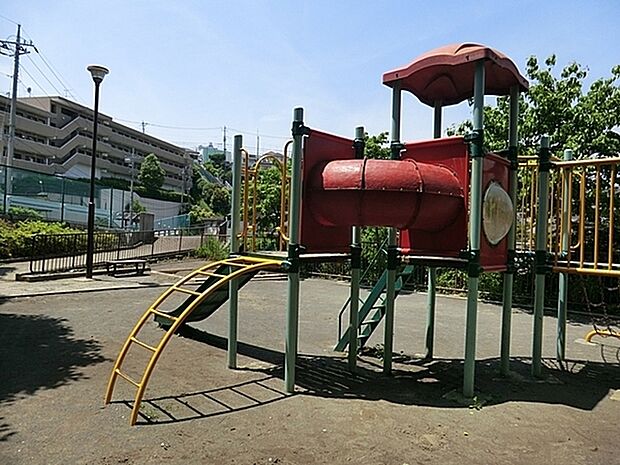 十九ノ区公園まで527m、住宅街の比較的広めな公園です。見通しの良い公園ですので、お子様を安心して遊ばせられます。