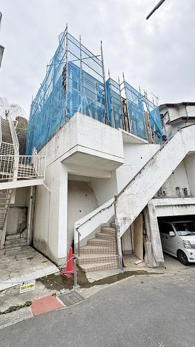 《現地》　青い空と白い雲、気分が晴れる場所がここにあります。