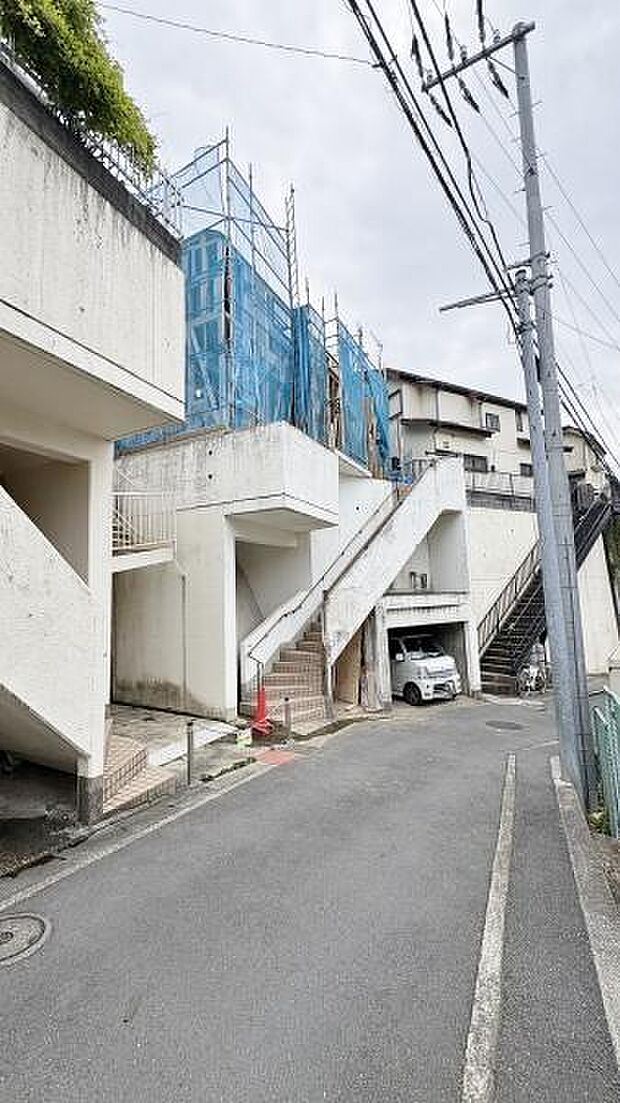 《外観》　■豊かな光が照らすこの場所は、たわいもない会話を楽しみ、ゆったりとした時間を過ごす場所。家族の日常が刻まれる大切な空間です。