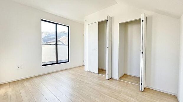 《洋室》 ■くつろぎの場としてだけでなく、趣味や仕事のパーソナルスペースとしても活躍する洋室。個の時間をたっぷり楽しめる快適空間です。収納もたっぷりで時間を忘れて、趣味に仕事に遊びに没頭出来そうです。