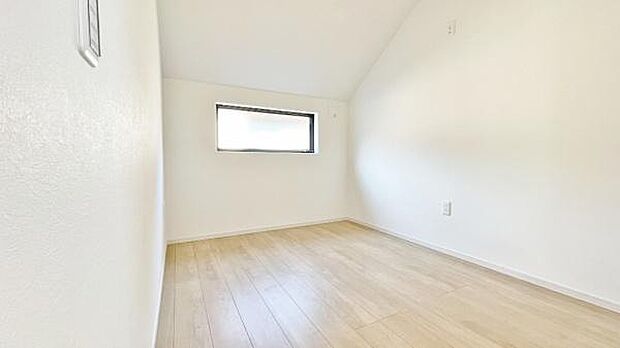 《洋室》 ■机とべットを入れても十分な広さ。。お子様の勉強部屋に。。グングンと成績UPの予感が。。