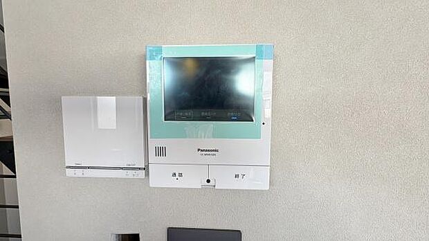 《モニター付きインターホン》　■来訪者が確認できるモニター付きインターホン
