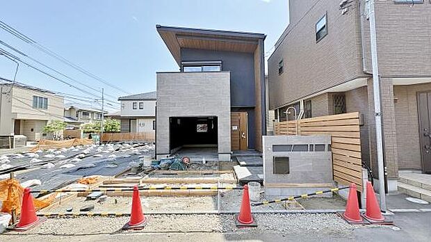 《外観》　■豊かな光が照らすこの場所は、たわいもない会話を楽しみ、ゆったりとした時間を過ごす場所。家族の日常が刻まれる大切な空間です。