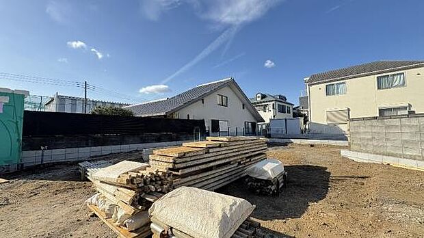 《現地》　■さわやかな風が渡りたっぷり陽光がふりそそぐ立地。