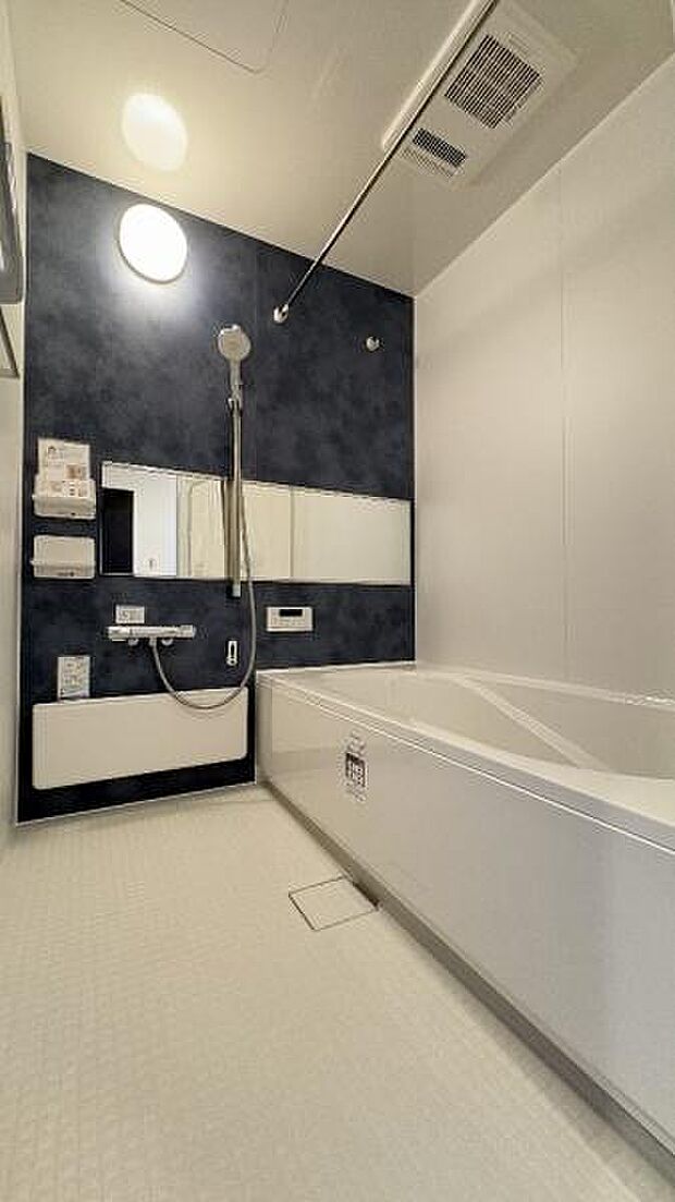 《浴室》　■体を洗う、温まるだけの場所から心身ともに快適な空間へと進化したバスルーム。一日の疲れが癒される優雅な時間を堪能してください。