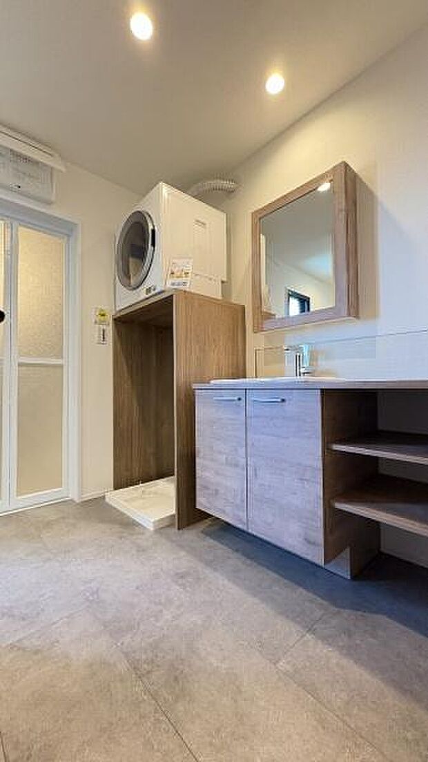 《ランドリー》■衣類乾燥機乾太くん標準装備。