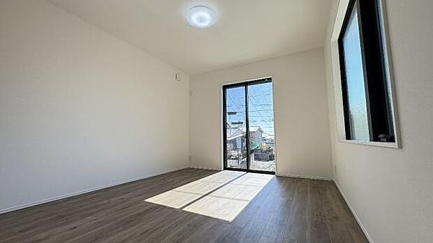 《洋室》　■くつろぎの場としてだけでなく、趣味や仕事のパーソナルスペースとしても活躍する洋室。個の時間をたっぷり楽しめる快適空間です。収納もたっぷりで時間を忘れて、趣味に仕事に遊びに没頭出来そうです。