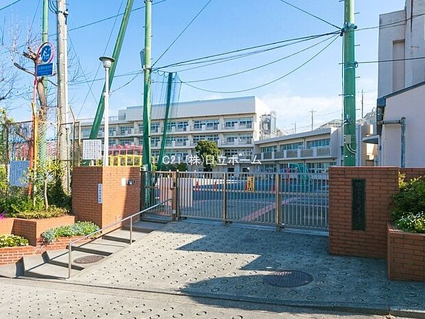 横浜市立市ケ尾小学校まで787m