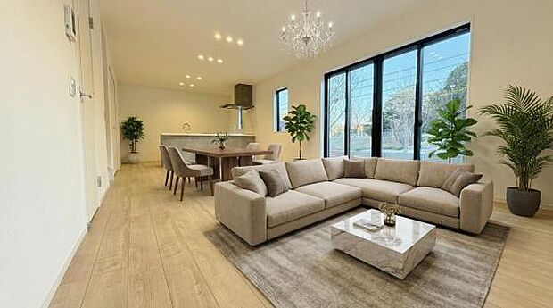 《リビングダイニング》　■開放的で広いリビング。のびのびとくつろげるリビングは、家族のコミュニケーションの場として、みんなが集まる暖かな場所に。