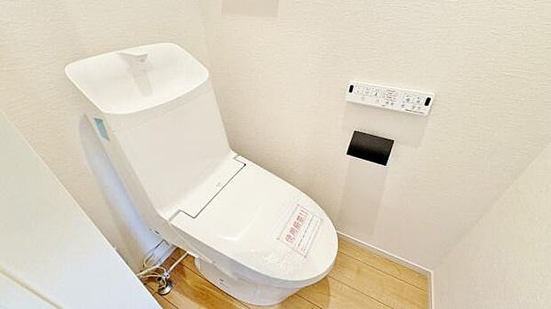 《トイレ》　■清潔感のある落ち着いたトイレ。