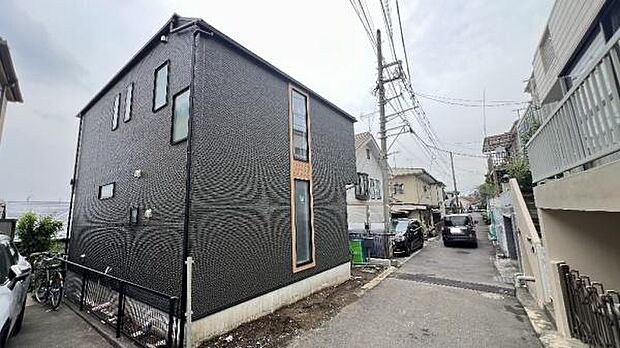 落ち着いた閑静な低層住宅地に佇む邸宅を建築予定。永住の地としてゆったりお住まいいただけます。