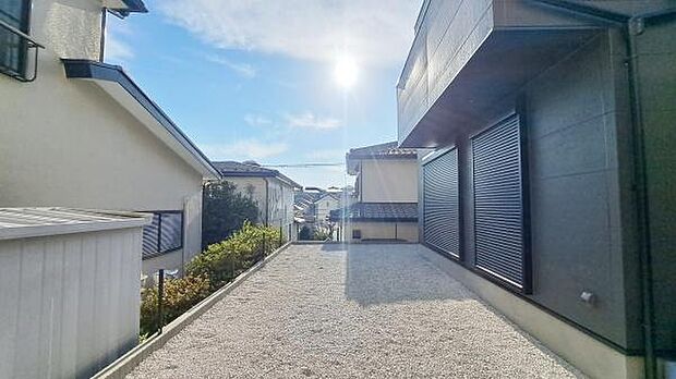 《庭》 ■子供のころに夢見た「庭付きマイホーム」。その夢が現実となるかもしれませんね。人目を気にせず開放的に。お庭で家庭菜園などはいかがでしょうか。