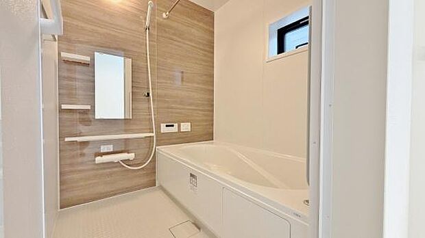 《浴室》 ■体を洗う、温まるだけの場所から心身ともに快適な空間へと進化したバスルーム。一日の疲れが癒される優雅な時間を堪能してください。