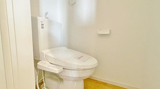 《トイレ》　■清潔感のある落ち着いたトイレ。