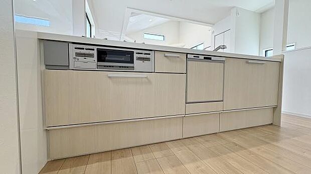 《システムキッチン》 ■会話を楽しみながら食事を味わう。一緒にいる時間が楽しい空間。家族でいる時間を柔らかに包み込みます。