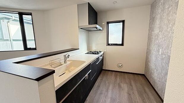 《ダイニングキッチン》　■会話を楽しみながら食事を味わう。一緒にいる時間が楽しい空間。