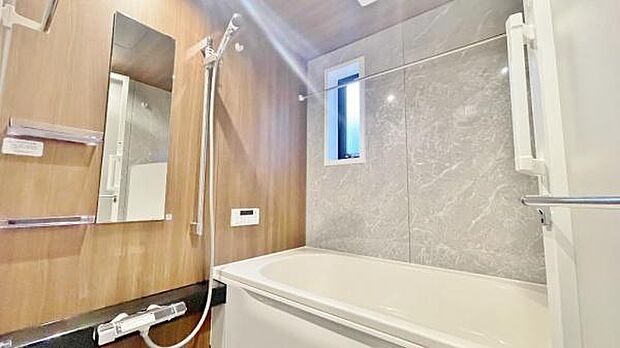 《浴室》　■ゆったりくつろげる癒しのバスルーム。