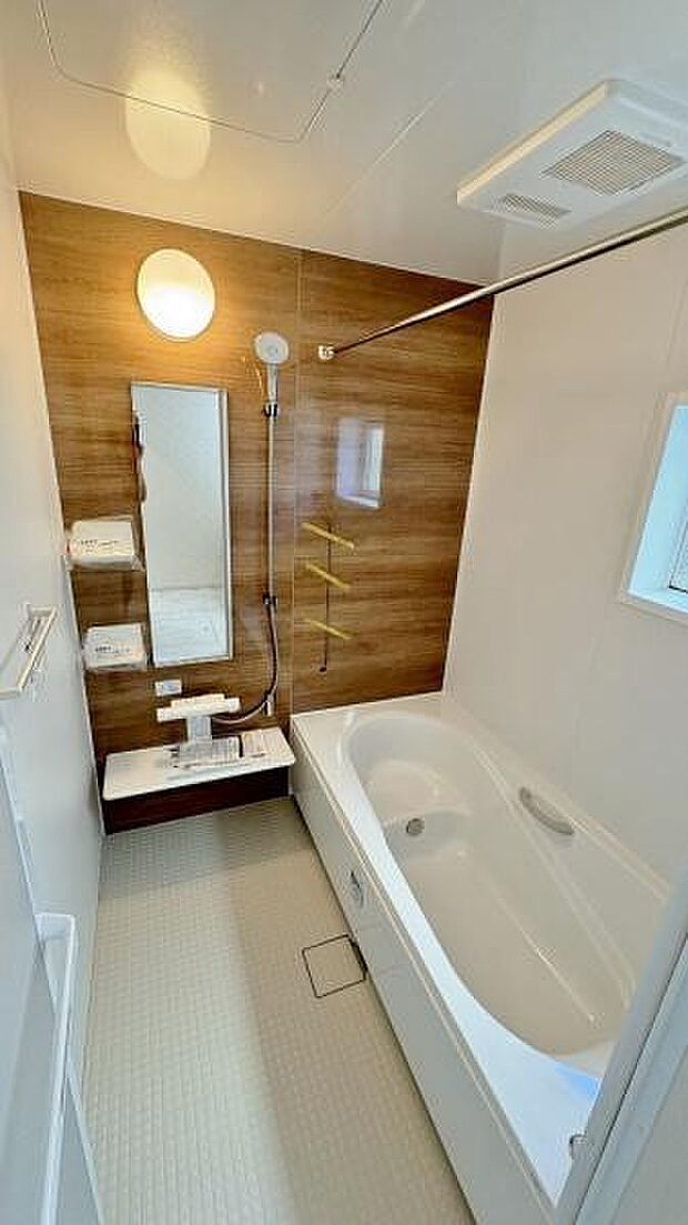 《浴室》 ■ゆったり足を伸ばせる浴槽。お子様と一緒でもゆとりの広さ。1日の疲れを癒してくれるバスタイム。