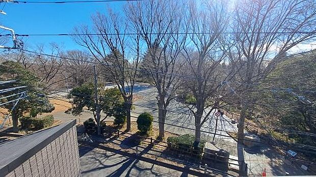 《眺望》 ■目の前には気持ちの良い青空が広がります。開放的で開けた空間が望めます。