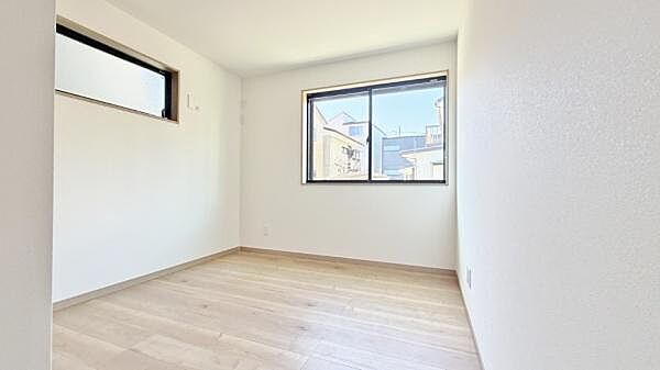 《洋室》　■明るい空間になっています。