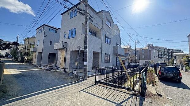 《現地》　■暮らしやすい立地です