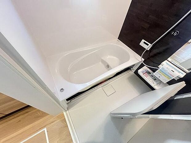 《浴室》 バスルームは一日の疲れを癒す居心地の良い空間です。