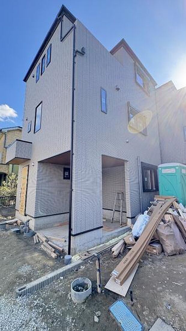 《現地》　■安心して暮らせそうな住環境です。