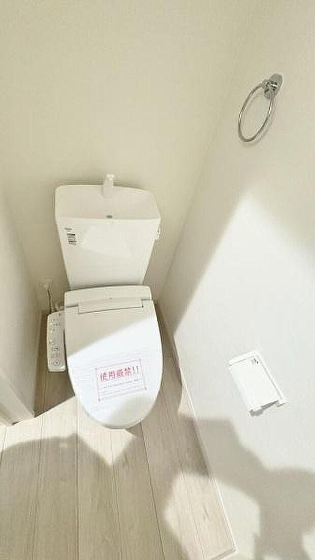 《トイレ》　■清潔感のある落ち着いたトイレ。