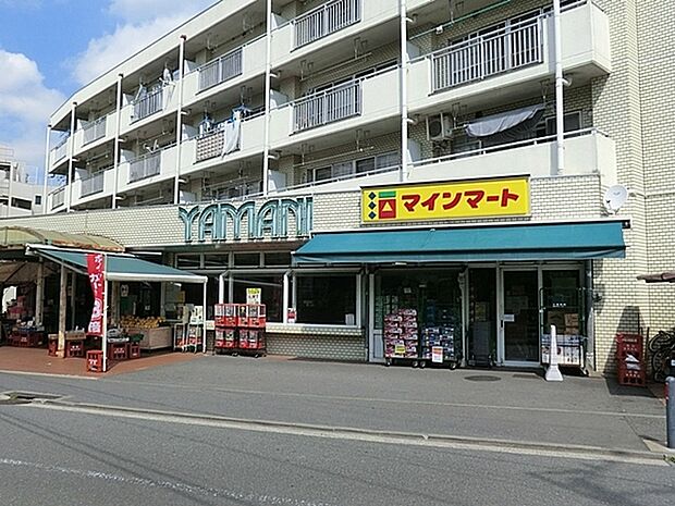 スーパーヤマニまで1311m、食料品だけではなく、お酒も充実。食料品は、お弁当や、おかずの種類が豊富