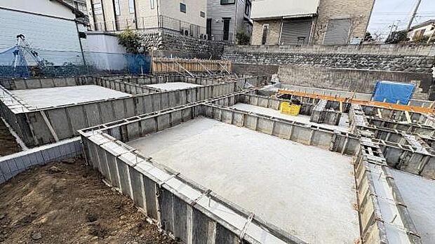 《前面道路》 ■静かで落ち着いた雰囲気。